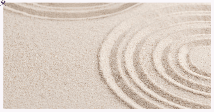Zenbild Sandkreise als Symbol für den Zustand der inneren Mitte