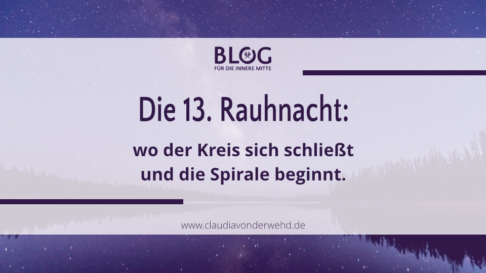 Sternenhimmel spiegelt sich in einem See - Symbol für die 13 Rauhnächte